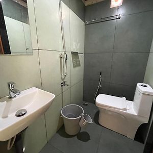 10-Bed Mixed Dormitory Room